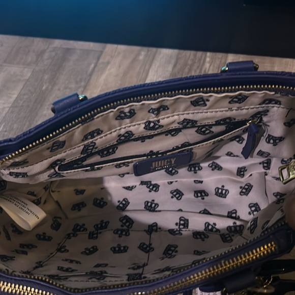 Juicy couture crossbody purse Juicy couture crossbody purse - Picture 5 of 11